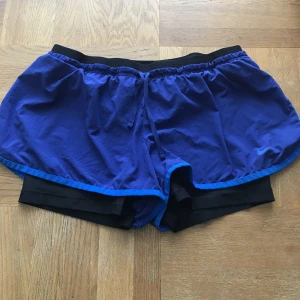 Sport shorts - Rensar igenom gammla kläder o har mycket att få bort!  Kontakta gärna. Går att träffas upp i Kristianstad.