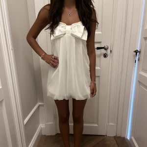 🤍Rosett klännig🤍 - Så söt sommarklänning med rosett därframme 