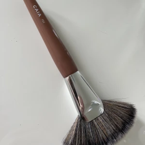 Caia borste  - Caia large fan brush 02 aldrig använd eller testad säljer för 100