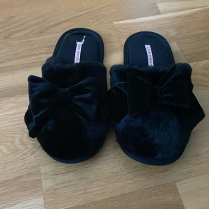 Victoria Secret tofflor  - Oanvända 