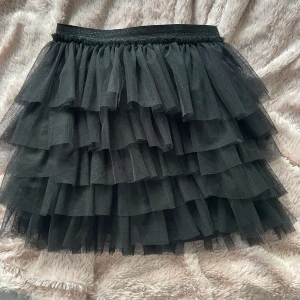 Snygg volang kjol - Jätte fin volang kjol från zara, slutsåld