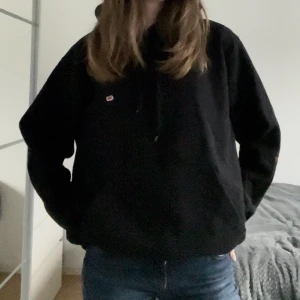 Hov1 hoodie merch - Svart hov1 hoodie, kärleksbrev merch.🥰💌