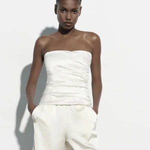 Korsettopp - Jättefin korsett från Zara, helt oanvänd med prislappen kvar. Storlek L men liten i storleken 💕