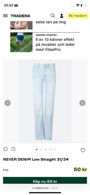 Never demin low straight jeans från Bik bok. Använda ett fåtal gånger. Köpt för 699kr. Midjemått 27 och längd 32. 