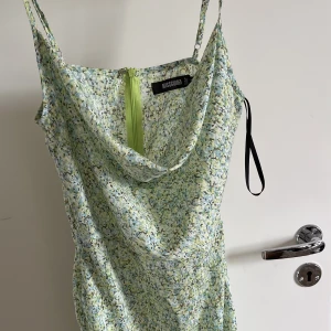 Klänning missguided - Aldrig använd 