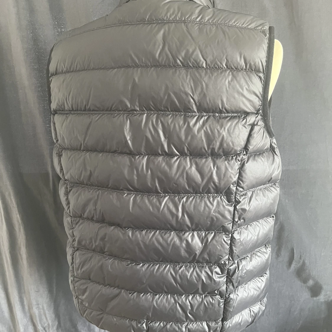 Tunn täckväst från EA7 - 91