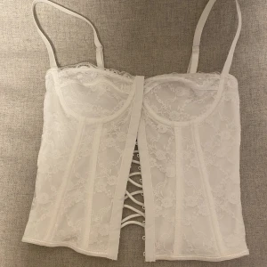 korsett  - jättefin korsett som är för liten för mig, bara testad 💕