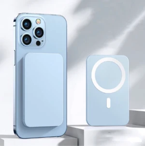 Smarta PowerBanks magnetiska  - Hej! Jag säljer magnetiska powerbanks som fästs på baksidan av din smarttelefon.   Färger: Svart, Bebis blå, Lila  Ink: laddare till powerbank + låda med instruktioner 