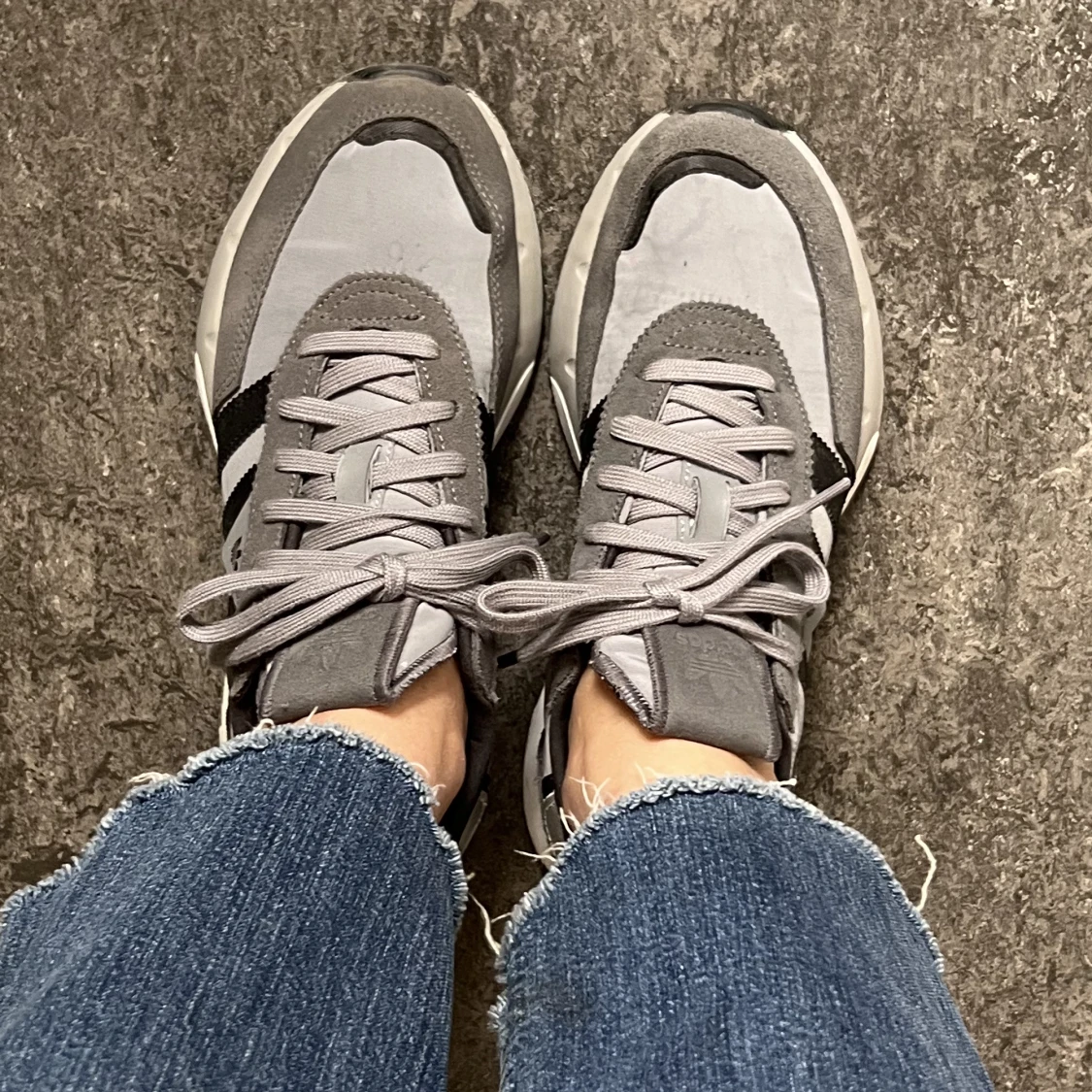 Adidas retrofuturistisk f2