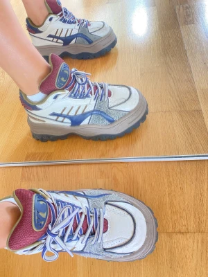 Eytys sneakers - Säljer dessa sneakers från Eytys, några år gamla men i fint skick! Snabb affär = priset kan diskuteras.  Nypris 2800kr 