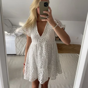 Drömklänning - En väldigt fin sommarklänning som har inbyggda shorts!❤️ Det passar till allt och är öppen i ryggen!