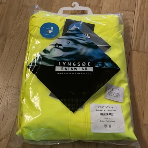 Nytt - Regnställ oanvänt 