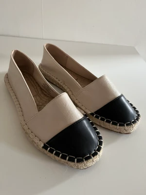 Espandrillos  - Sköna skor i små storlek. Passar 37 Aldrig använda pga köpt flera likadana då de varit mina favorit skor
