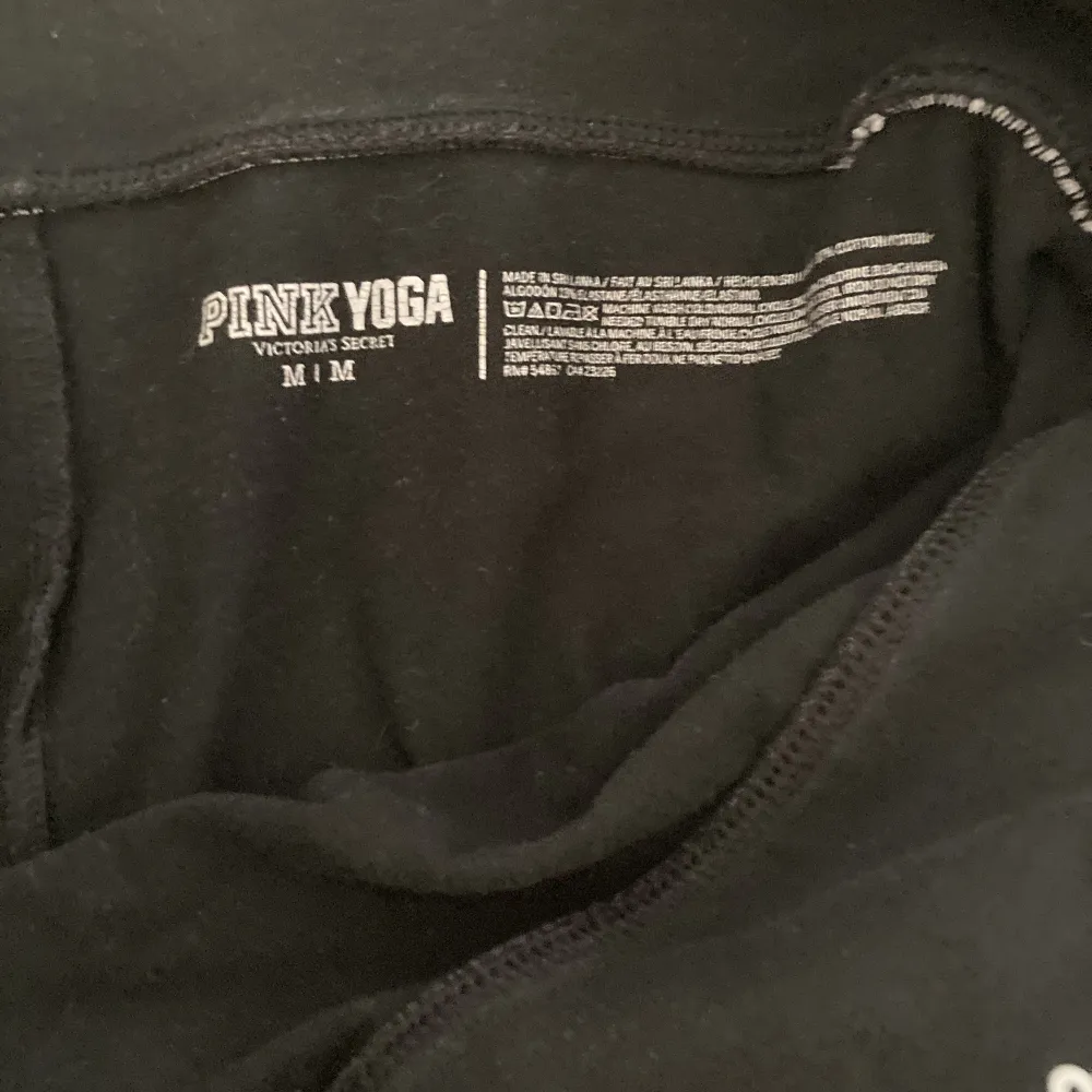 super snyggga pink yogapass som jag köpte av en supersnäll tjej på plick. passade inte riktigt mig.. Jeans & Byxor.