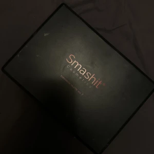 Ögonskugga  - Ögonskugga från smashit som jag köpte för ett par år sedan. Den har inte kommit till användning tyvärr. 