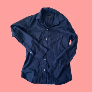 Skjorta  - Använd skjorta från H&M i ett bra skick. 