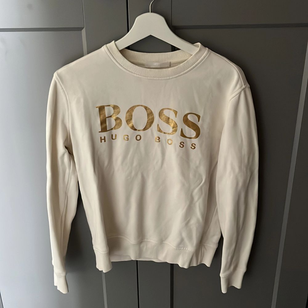 Vit Hugo Boss tröja - Hugo Boss | Plick Second Hand