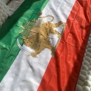 STUDENTFLAGGOR (1 land) - Beställ din studentflagga hos www.flagfinity.se! 2 veckors leverans Hög kvalité