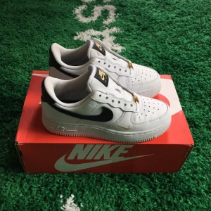 Nike air force 1 low essential white black gold - Size US 5,5W = EU 36. Condition 8/10. Replacement box. Please send a message before buying.
