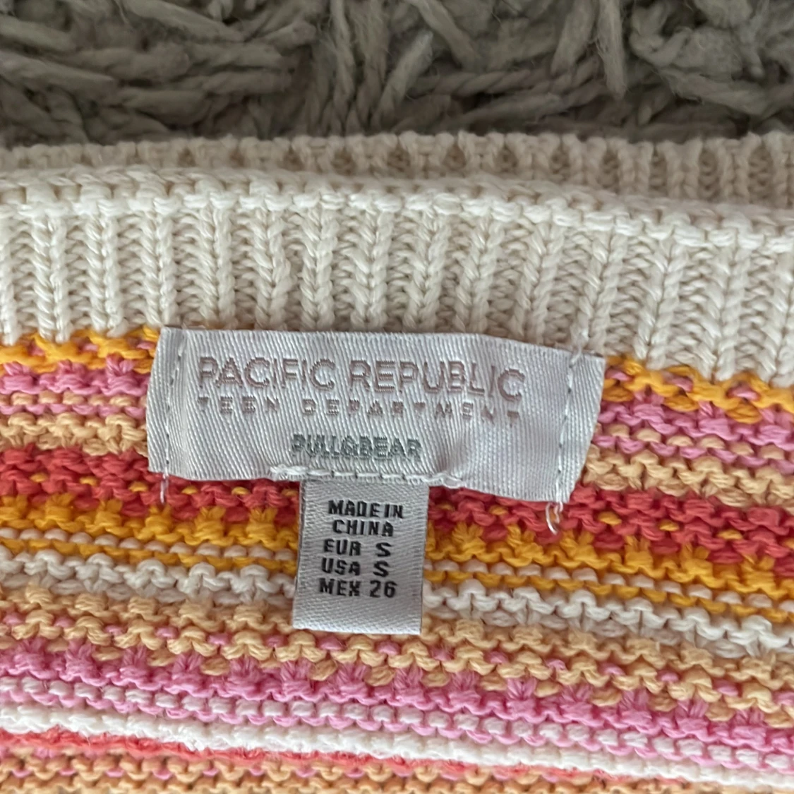 Halterneck topp med knytning från Pull&bear.  - 91