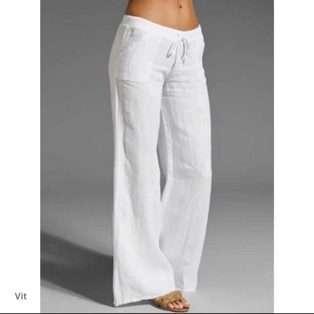 Säljer dessa super fina linnebyxor💘 Fick precis hem de då ja köpt de för 359kr och säljer för 250kr💘. Jeans & Byxor.
