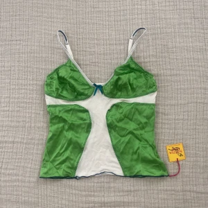 Vintage fest topp - Sjukt fin vintage fest topp i grönt !  Nyskick med lappen på ! 