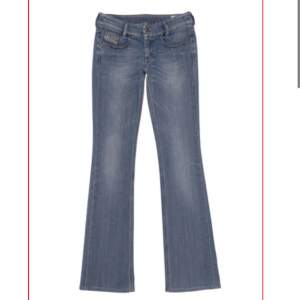 As snygga lågmidjade ljusblå diesel jeans, första bilden är lånad från deras hemsida, det är samma modell men lite mörkare färg🌸, storlek 29/32 säljer för 350kr😊😌💕