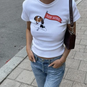 Djer avenue T-shirt - Knappt använd, supersöt t-shirt från djerf avenue! Säljs 799 <3