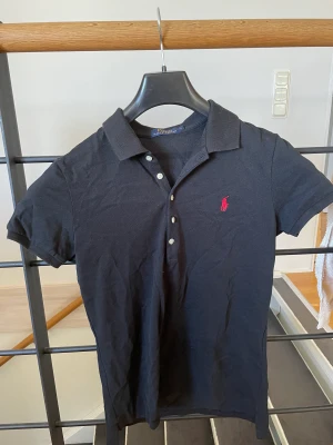 Ralph Lauren pike - Svart Ralph Lauren pike i storlek L