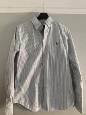 Ralph Lauren Skjorta - Ralph Lauren skjorta  Mycket bra skick  Storlek M