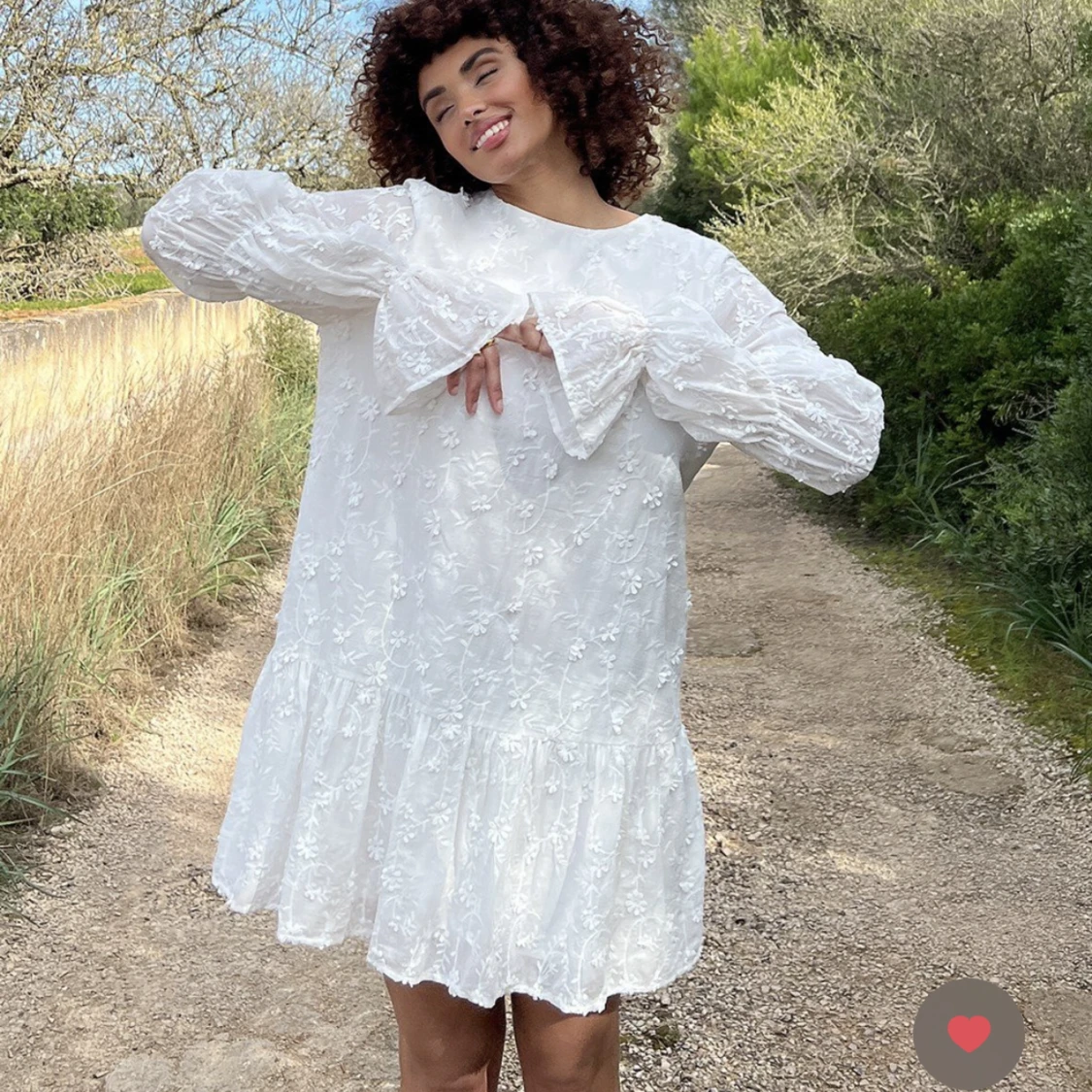 Nakd klänning med armdetalj, vit  - 90