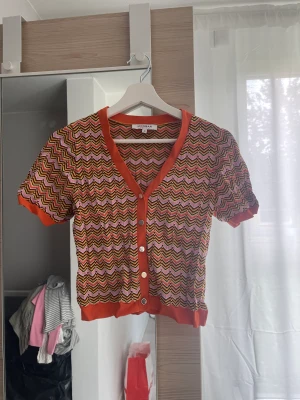 Multifärgad topp - Så fin tröja från Asos men kommer tyvärr inte till användning! Endast använd 1 gång!