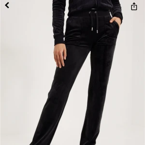 Juicy byxor - Säljer mina svarta juicy byxor med fickor, säljer pga dem inte kommer till användning längre. Skriv privat om du vill ha fler bilder:)