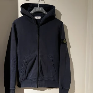 Stone Island  - Skick:8/10  storlek: 170cm  Pris:750