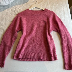 Vero moda tröja - Jättefin stickad tröja från Veromoda! Använd några gånger & köptes i somras💗
