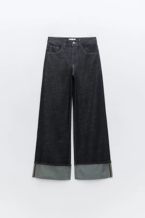 Slutsålda jeans Zara - slutsålda populära jeans från Zara. har en till annons för strl 34   https://www.zara.com/se/sv/jeans-denim-trf-med-uppvikta-benslut-p06045205.html 