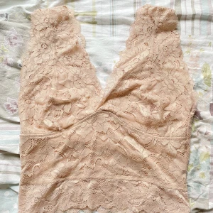 Spetstopp  - En rosa spetstopp i nyskick, använd ett fåtal gånger 💞  Storlek S