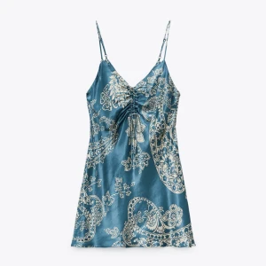 Klänning - Mönstrad klänning från Zara