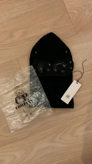 Cp company mask - Cp company mask, mycket bra skick  Passar inte pris kom med bud.  Kvitto finns såklart 