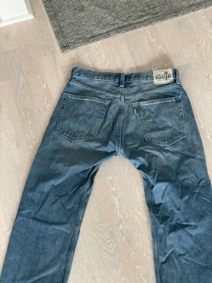 Levis silvertab jeans - Säljer mina blåa Levis silertab jeans i storleken w31 L30. Endast använd ett fåtal gånger och säljes i mycket fint skick!