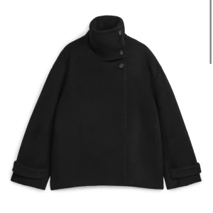 Arket kappa - Säljer min fina arket kappa! Fint skick! Typ använd 3 gånger! Nypris 2290