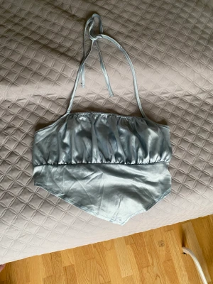 Linne - Jätte fint linne som tyvärr inte passar mig längre.  I stolek S Säljer för 20kr