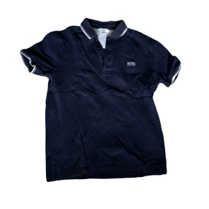 Hugo boss piké  - Fet hugo boss piké köpt på triangeln i Malmö.