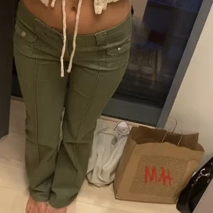 Lågmidjade jeans  - Säljer dessa populära byxorna då jag inte använder de längre! Superfin passform💓