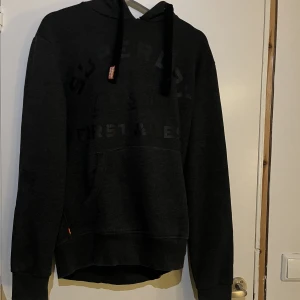 Super dry hoddie  - Super dry hoddie  Skick 9/10 Väldigt varm och skön