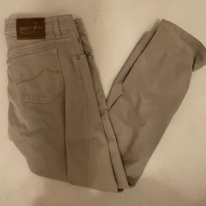 Jacob Cohen Jeans  - Hej! Säljer nu mina Jeans från Jacob Cohen i storlek 33, fint skick. Tveka inte på att höra av dig om du har frågor eller funderingar kring varan! 
