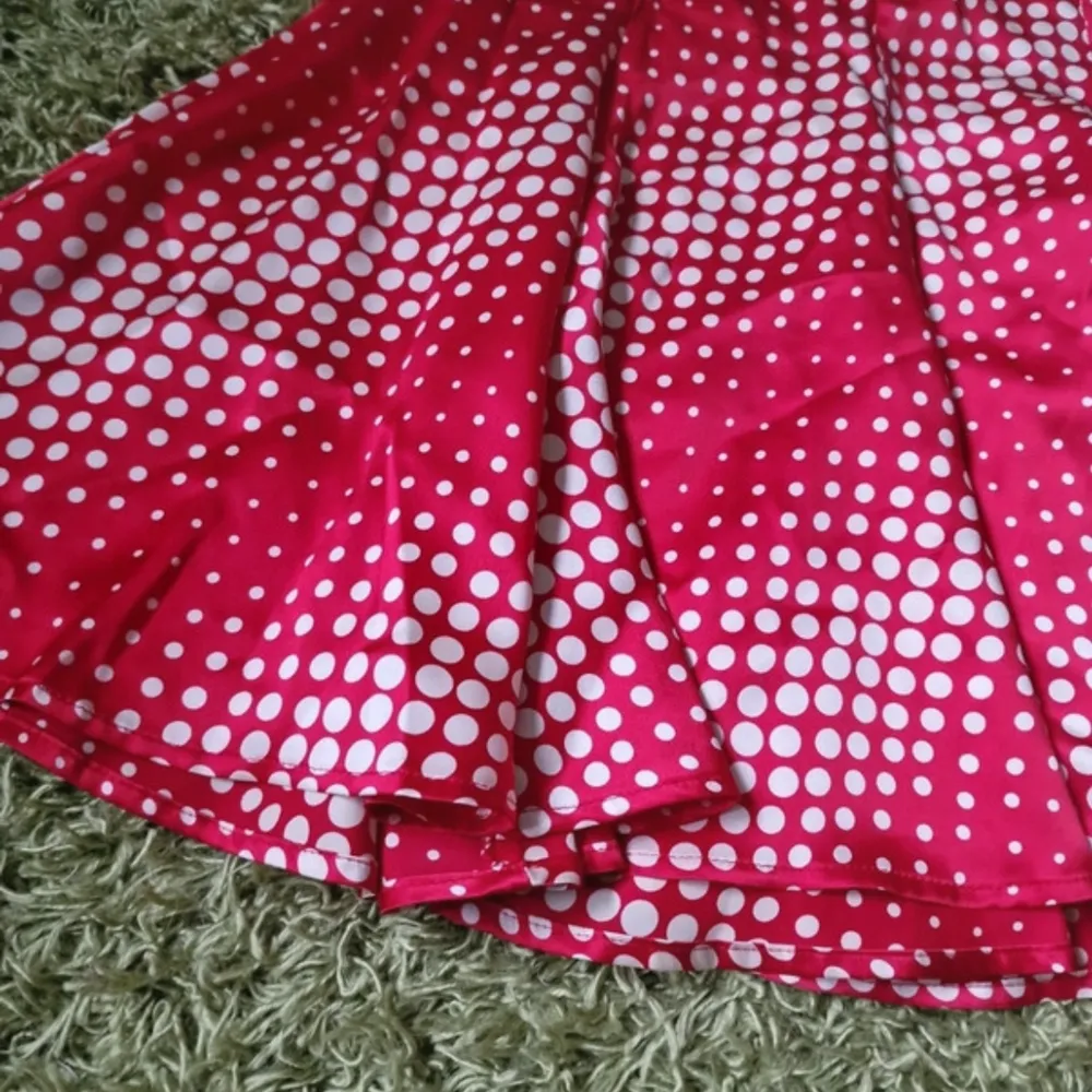 Jättefin kjol från Filippa K, tyvärr för stor för mig :( står strl xxs men passar mer som en S ❤️. Kjolar.