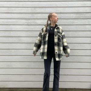 Höstkappa  - Säljer denna fina vårkappa för att den inte kommer till användning. Köparen står för frakten!❤️