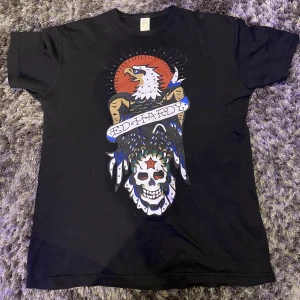 Ed Hardy tröja - Ed Hardy tröja i storlek XXL För mig som har XS passar den som en oversized tröja💗 Trygg inte på köp nu ❌