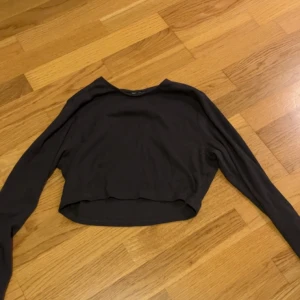 Cropped tröja - Oanvänd 